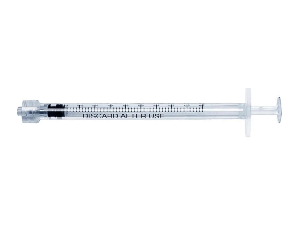 Luer Lock disposable syringe 1ml with transparent barrel and secure connection.